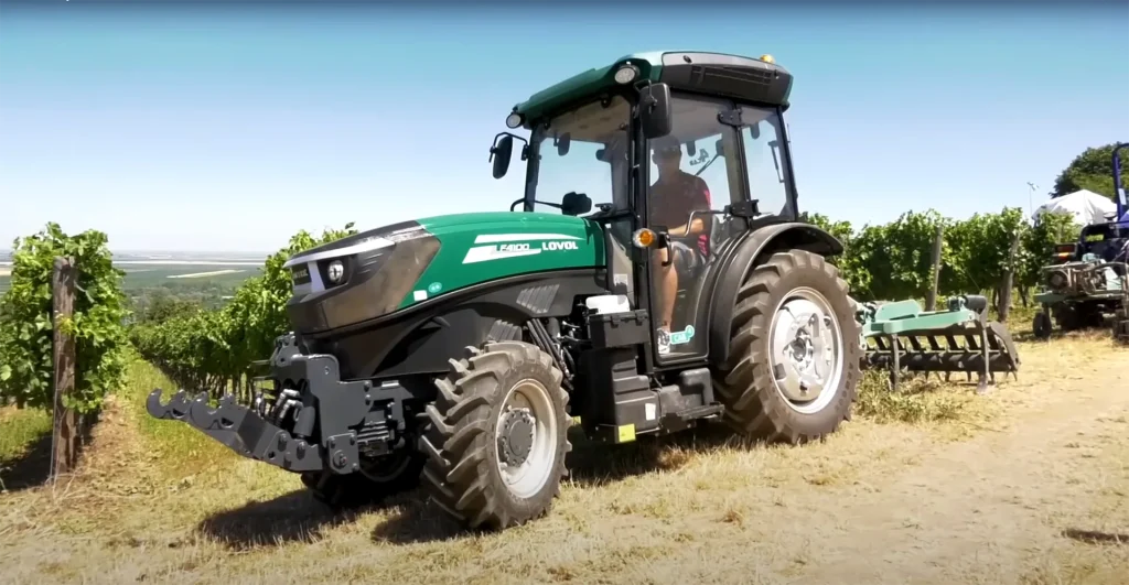 Voćarsko vinogradarske mašine u radu